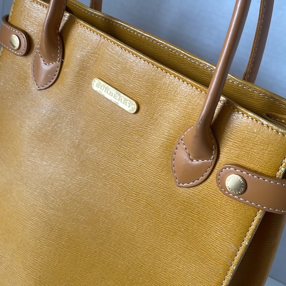 AUTHENTIC/VINTAGE BURBERRY HANDBAG #0824C. - Picture 9 of 17